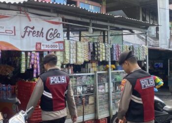 Patroli Rayon Gabungan Samapta Polresta Manado telah melaksanakan Giat Patroli Dialogis di seputaran Terminal Paal Dua. Langkah ini diambil sebagai upaya antisipasi terhadap potensi hal-hal yang dapat menonjol dan memastikan situasi tetap terpantau aman dan terkendali, Kamis (22/1/2024).