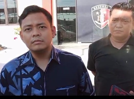 BERI KETERANGAN : Kasat Reskrim Polres Pelabuhan Belawan, Iptu Riffi Farizal memberikan keterangan baru-baru ini terkait ditangkapnya kembali pelaku penggelapan uang perusahaan, yang sempat menang gugatan praperadilan.(Foto Dok/Polres Belawan