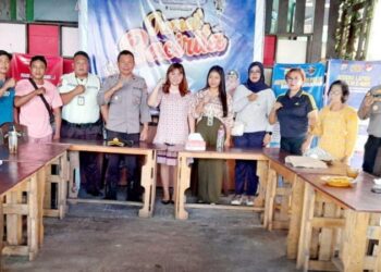 Polresta Manado kembali menggelar kegiatan Jumat Bacirita sebagai upaya untuk mempererat hubungan antara kepolisian dan masyarakat. Kegiatan yang berlangsung di Kantin Presisi tersebut menjadi wadah untuk membahas isu-isu terkini seputar keamanan dan ketertiban masyarakat (kamtibmas), Jumat (23/2/2024).