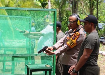 Kapolres Nias AKBP Revi Nurvelani, SH, S.IK,MH ikuti kegiatan shooting for peace atau menembak untuk perdamaian, dalam rangka menjaga dan mencegah potensi gangguan kamtibmas dengan melibatkan seluruh komponen, sehingga keamanan tetap terjaga, pasca pelaksanaan pemungutan duara di pemilu 2024