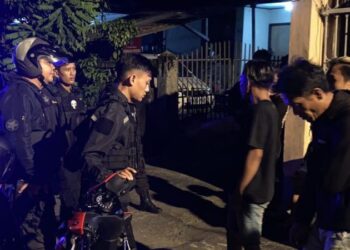 p
Personel Rayon Samapata Polresta Manado telah melancarkan operasi Sibulan, yang bertujuan untuk membersihkan jalanan dari para pemabuk yang sering meresahkan masyarakat. Operasi ini dilaksanakan sebagai respons terhadap keluhan yang semakin meningkat dari warga sekitar terkait perilaku meresahkan para pemabuk jalanan, Jumat (23/2/2024).