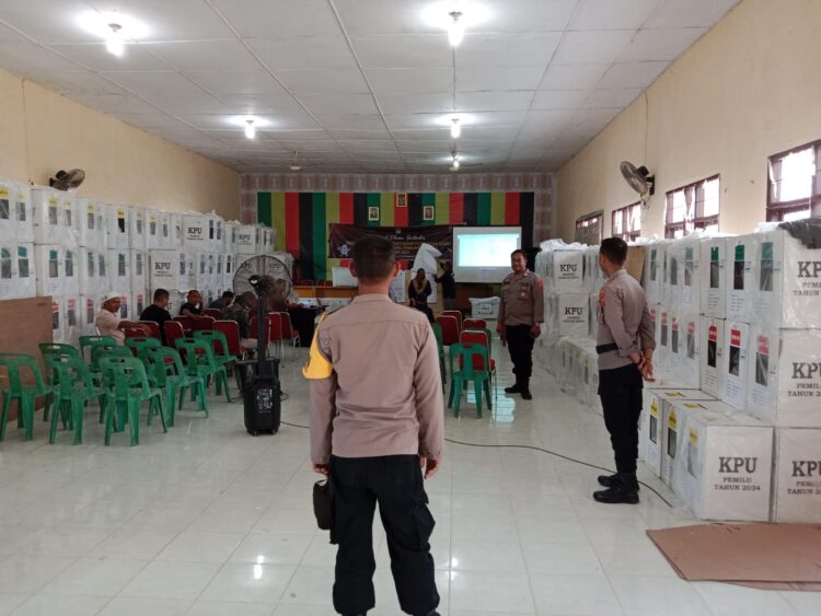 Kapolsek Meurah Mulia, Iptu. Adee Candra S.H, M.H bersama personil PAM PPK dan anggota Koramil 07/MRM turut serta dalam pengawasan ketat terhadap kegiatan ini.