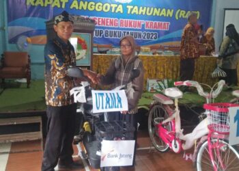 Kegiatan Rapat Anggota Tahunan (RAT) KPRI Seneng Rukun Kramat berlangsung cukup semarak. Hal ini dikarenakan dengan adanya beberapa hadiah Door Prize yang telah dipersiapkan oleh pengurus Koperasi.