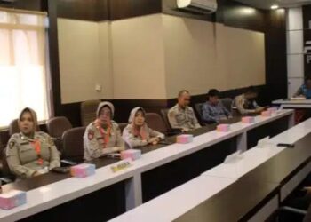 Biro SDM Polda Sumsel melaksanakan Sidang Kelulusan Tingkat Pusat seleksi Pelatihan Kepemimpinan Pengawasan (PKP) Tahun Anggaran 2024 yang dipimpin langsung oleh Panitia Pusat (Panpus) via zoom meeting di Ruang Rapat Biro SDM lantai II Gedung Promoter Polda Sumsel Pada Selasa (27/02/24).