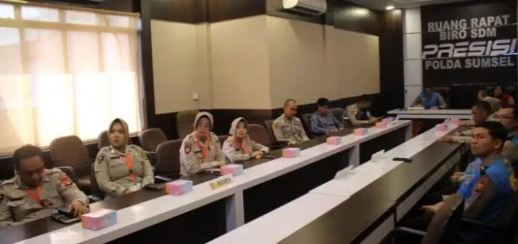 Biro SDM Polda Sumsel melaksanakan Sidang Kelulusan Tingkat Pusat seleksi Pelatihan Kepemimpinan Pengawasan (PKP) Tahun Anggaran 2024 yang dipimpin langsung oleh Panitia Pusat (Panpus) via zoom meeting di Ruang Rapat Biro SDM lantai II Gedung Promoter Polda Sumsel Pada Selasa (27/02/24).