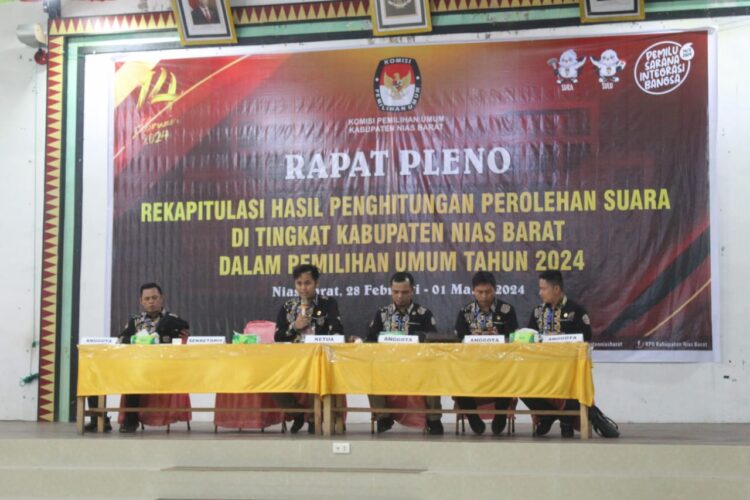 Komisi pemilihan umum kabupaten nias barat gelar rapat pleno rekapitulasi hasil penghitungan perolehan suara di tingkat kabupaten dalam pemilihan umum tahun 2024, rabu 28 februari sampai 01 maret 2024 di tokosa hall nias barat.