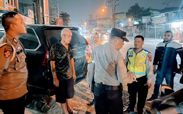 GELAR PATROLI: Polres Pelabuhan Belawan dan Satpol PP Medan menggelar patroli gabungan di kawasan utara Kota Medan mencegah terjadinya berbagai kejahatan jalanan, Selasa malam (27/2/2024).(Foto Dok/Polres Belawan)