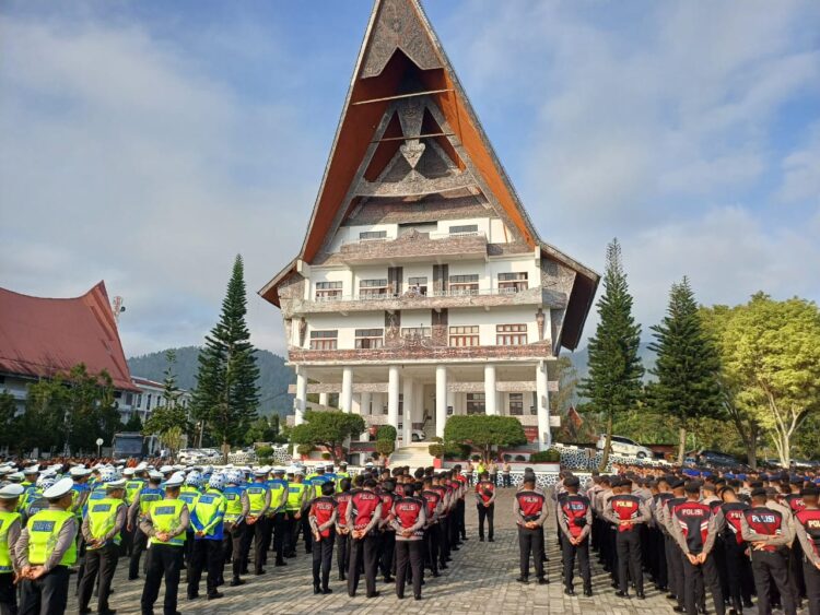 APEL PENGAMANAN: Apel pengamanan event internasional F1 Powerboat Danau Toba di halaman kantor Bupati Toba, Rabu (28/2/2024). (Foto Dok/ Polda Sumut)