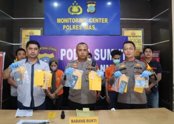 Konferensi Pers Polres Nias terkait pengungkapan kasus penyalahgunaan narkotika jenis sabu yang dipimpin Kapolres Nias AKBP Revi Nurvelani