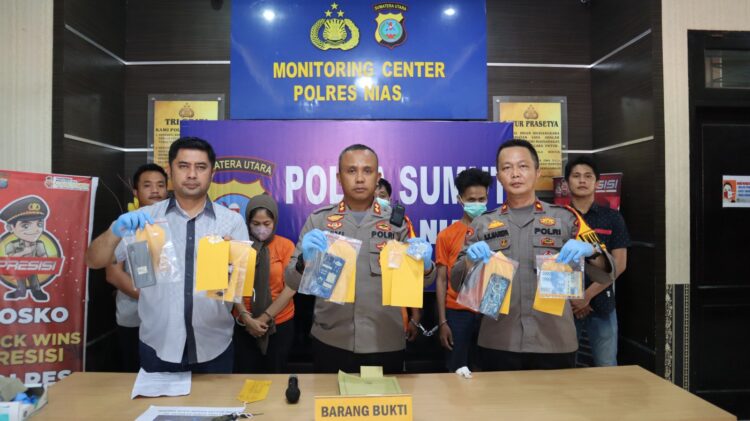 Konferensi Pers Polres Nias terkait pengungkapan kasus penyalahgunaan narkotika jenis sabu yang dipimpin Kapolres Nias AKBP Revi Nurvelani