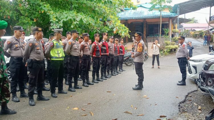 Kapolres Nias AKBP Revi Nurvelani, SH, SIK, MH monitoring rapat pleno rekapitulasi hasil penghitungan perolehan suara di tingkat kabupaten nias barat yang di laksanakan di tokosa hall oleh komisi pemilihan umum (KPU) daerah nias barat dalam pemilihan umum tahun 2024, pada jumat 01/03/2024.