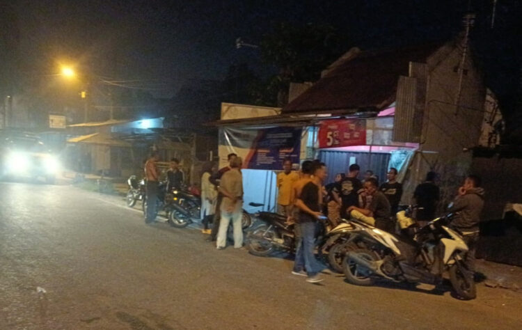 PASCA ANIAYA WARGA : Kondisi jalan Imam Bonjol usai sekelompok pemuda bermotor menganiaya warga, Jumat (1/3/2024) subuh, di Lubukpakam. (Foto.Dok/Warga sekitar).