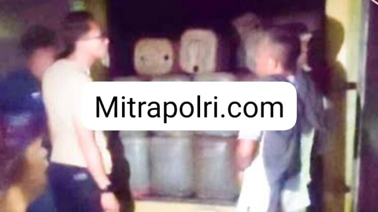 Kodam I Bukit Barisan melalui Detasemen Intelijen (Denintel) berhasil mengungkap dugaan perdagangan bahan bakar minyak (BBM) ilegal di Medan Tembung