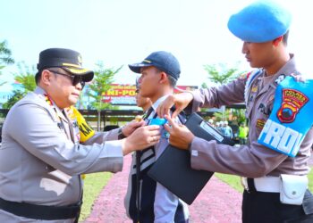 Bertindak sebagai pimpinan apel Kapolres Tegal Kota AKBP Rully Thomas, SH, SIK, MIK. Turut hadir dalam apel tersebut Jajaran Forkopimda Kota Tegal atau yang mewakili, Wakapolres, Kapolsek jajaran, pejabat utama polres, para perwira dan tamu undangan dari instansi terkait.
