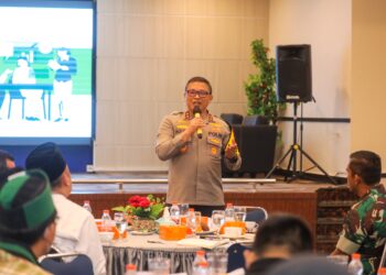 JADI PEMBICARA: Kapolda Sumut, Irjen Pol Agung Setya Imam Effendi menjadi pembicara pada acara dialog politik di Aula FISIP USU, Jumat (1/3/2024). (Foto Dok/ Polda Sumut)