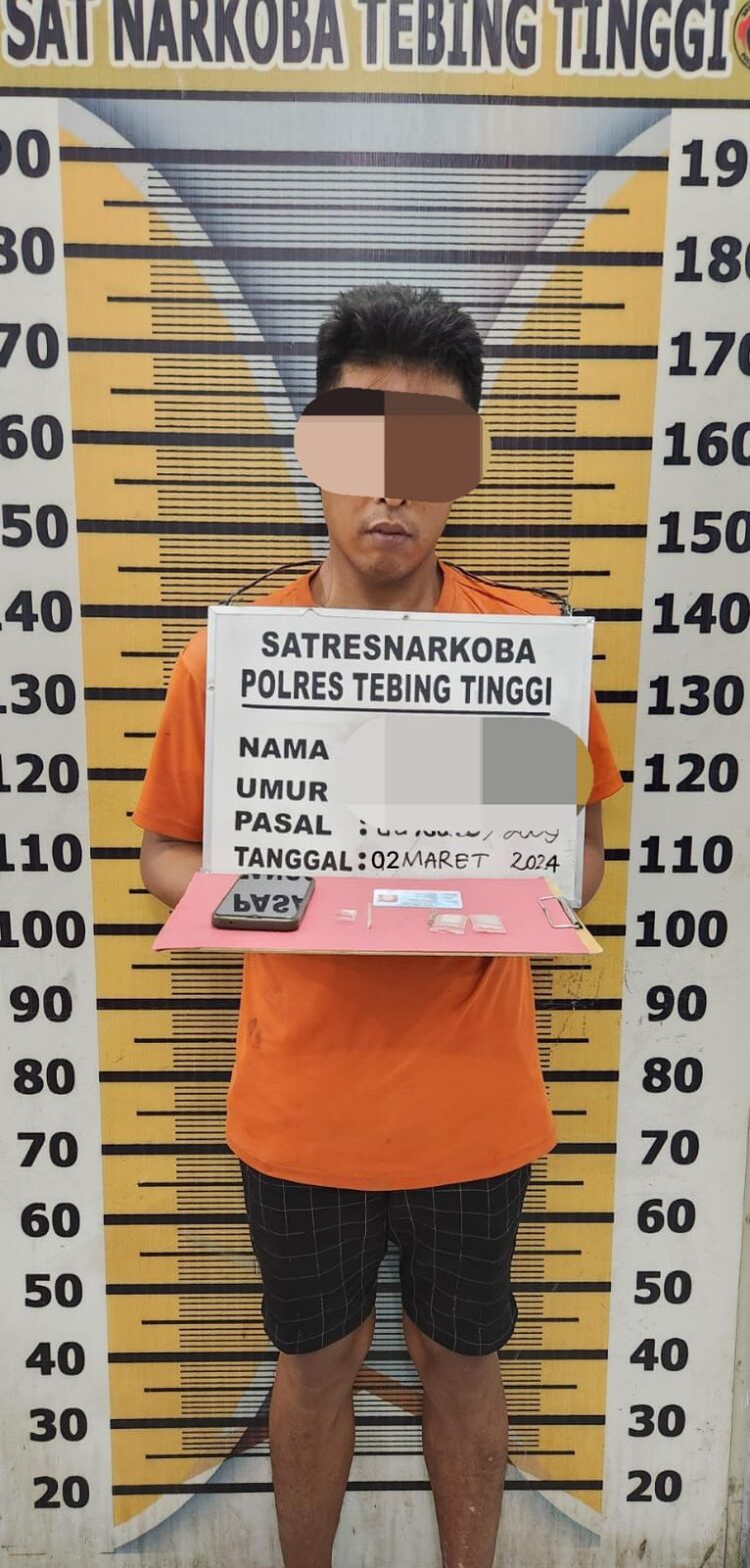 DIAMANKAN: Pemilik sabu berinisial GS yang telah diamankan Personil Satres Narkoba Polres Tebingtinggi, Jumat (1/3/2024). (Foto Dok / Humas Polres Tebingtinggi)