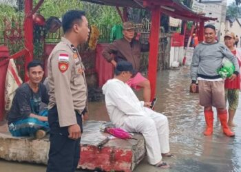 Polsek Bunaken bergerak cepat dengan melaksanakan patroli dan memberikan himbauan kepada warga yang tinggal di sekitar bantaran sungai, Sabtu (2/3/2024).