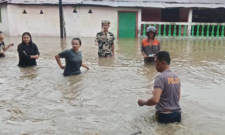 Polsek Tuminting menunjukkan komitmen tinggi untuk melindungi dan melayani warganya. Dengan respons yang cepat dan sigap, petugas kepolisian segera turun tangan untuk membantu evakuasi warga yang terdampak bencana alam tersebut, Sabtu (2/3/2024).