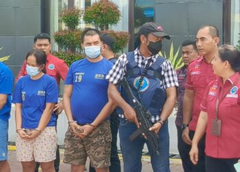 DIAMANKAN: Pasutri berinisial ZH dan RM diamankan di kantor BNNP Sumut usai mengirimkan paket ganja seberat 5,5 Kg tujuan Tangerang melalui ekspedisi, Senin (4/3/2024).(Foto Dok/BNN)