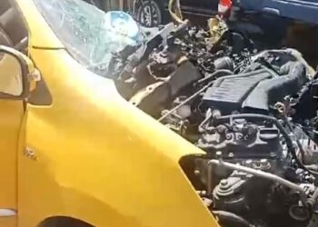 KECELAKAAN: Sebuah mobil jenis Agya berwarna Kuning berplat BK 1744 YZ mengalami kecelakaan di Tol Tanjungmorawa Km 29.400, Senin (4/3/2024). (Foto Screenshoot)