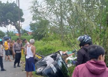 Kecelakaan lalu lintas tunggal menimpa mobil bak terbuka yang mengangkut rombongan pengajian di Desa Kasih, Kecamatan Kertanegara, Kabupaten Purbalingga, Senin (4/3/2024)