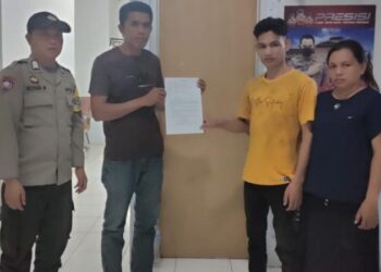 Bhabinkamtibmas setempat, Bripka Richard Massie, berhasil memfasilitasi penyelesaian masalah perbuatan tidak menyenangkan yang melibatkan tiga pihak, yakni Ronald Musa Rahanyaan sebagai Pihak I, Irrene Salasa sebagai Pihak II, dan Heski sebagai Pihak III. Kejadian ini bermula dari keributan dan perkelahian yang dipicu oleh Pihak I terhadap Pihak II dan II, Minggu (3/3/2024).