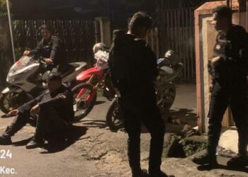 Rayon Gabungan Satuan Samapta melaksanakan patroli presisi di Banjer ling 4 lorong kampet. Kegiatan ini dilakukan sebagai respons terhadap potensi kerawanan yang mungkin terjadi, khususnya terkait dengan pertikaian antarwarga di wilayah tersebut, Senin (4/3/2024).
