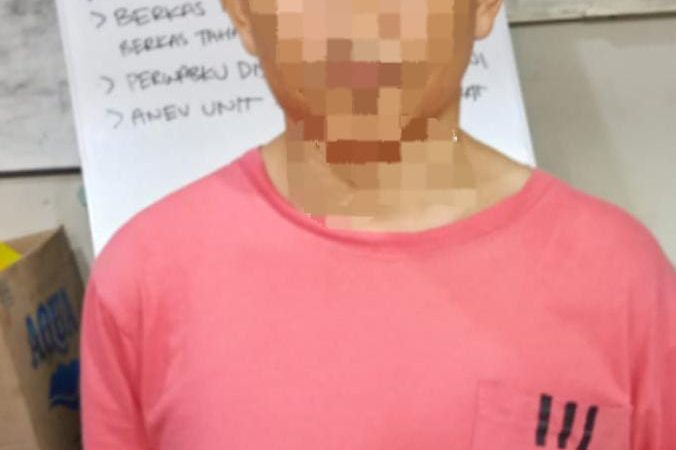 Identitas pelaku diketahui sebagai AN, berusia 41 tahun, beragama Kristen, beralamat di Bumi Nyiur LK 3, Kecamatan Wanea.