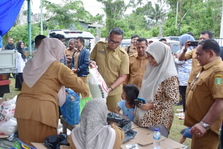 Pemerintah Kota (Pemko) Sabang melalui Dinas Perindustrian Perdagangan Usaha Kecil Menengah (Disperindagkop UKM) menggelar pasar murah selama tiga hari, terhitung sejak 5 hingga 7 Maret 2024 yang dipusatkan di tiga titik kota itu.