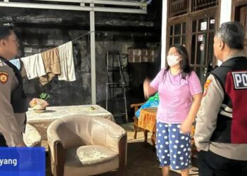 Polresta Manado telah memberikan tanggapan cepat terhadap laporan KDRT yang diterima melalui call center 112/110. Kejadian tersebut terjadi di Kelurahan Winangun Satu, Lingkungan 1, Kecamatan Malalayang, dengan patokan di Perumahan Lembah Sari No. 51. Laporan diterima pada pukul 22.31 Wita dan petugas tiba di tempat kejadian pada pukul 22.46 Wita, Senin (4/3/2024).