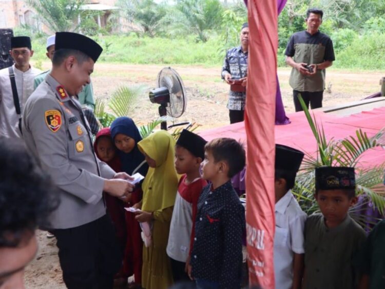 Kunjungan Kapolres Ogan Komering Ilir AKBP Hendrawan Susanto, SH, SIK di Majelis Ta’lim Al Majeed Desa Sumber Hidup, Pedamaran Timur, OKI pada Kamis (7/3).