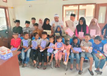 Para staf Puskesmas Paya bakong, Aceh Utara, Jum'at 09 Maret 2024, melaksanakan kegiatan rutin sosial berupa santunan anak yatim yang berdomisili di sekitaran Puskesmas