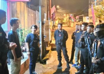Personel Polsek Tikala bersama dengan Patroli Rayon Gabungan kembali melaksanakan kegiatan rutin yang ditingkatkan (KRYD) di Pos Pengamanan Kelurahan Banjer Lingkungan IV, Kecamatan Tikala.