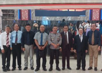Kasat Binmas Polresta Manado, Kompol Arie Najoan, melakukan kegiatan Minggu Kasih di GPDI Berea Ranotana, Kecamatan Sario. Acara ini dihadiri oleh berbagai pihak termasuk Pdt. Dr. Robby Makal, Sth, Mth, yang mengucapkan terima kasih atas kehadiran Kasat Binmas Polresta Manado, Minggu (10/3/2024).