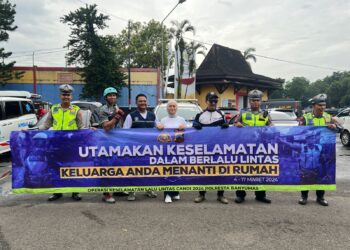 Sat Lantas Polresta Banyumas Polda Jateng menggelar kegiatan art policing dalam acara gowes santai di Gor Satria Purwokerto, Minggu (10/3/24) pagi.