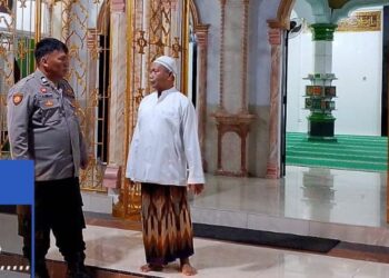 Polsek Wenang melaksanakan kegiatan patroli dalam rangka Bulan Suci Ramadhan 1445 H/Tahun 2024. Pukul 19.00 Wita, petugas patroli melakukan penjagaan di berbagai masjid yang tersebar di Kecamatan Wenang.