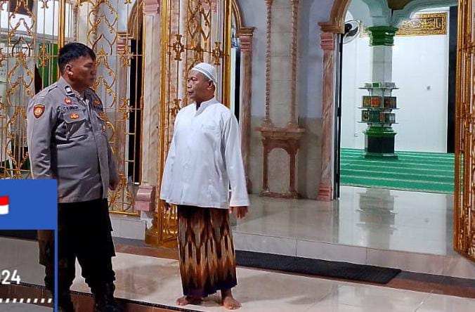 Polsek Wenang melaksanakan kegiatan patroli dalam rangka Bulan Suci Ramadhan 1445 H/Tahun 2024. Pukul 19.00 Wita, petugas patroli melakukan penjagaan di berbagai masjid yang tersebar di Kecamatan Wenang.