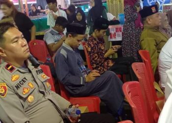 Polsek Singkil melakukan pengamanan di Lapangan Ternate Baru, Kecamatan Singkil, pada hari Tabu tanggal 13 Maret 2024, sekitar pukul 21.30 WITA. Pengamanan dilakukan dalam rangka pembukaan Plaza Ramadhan 13 1445 H/tahun 2024.