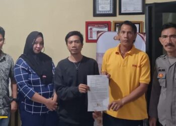 Personel Polsek Tuminting telah melaksanakan Giat Problem Solving untuk menyelesaikan permasalahan yang dihadapi oleh warga binaan. Kegiatan yang berlangsung pada hari Rabu, 13 Maret 2024, sekitar pukul 23.00 WITA ini, merupakan bagian dari upaya Polsek Tuminting dalam menerapkan pendekatan humanis dan solutif terhadap konflik atau masalah yang terjadi di lingkungan masyarakat.