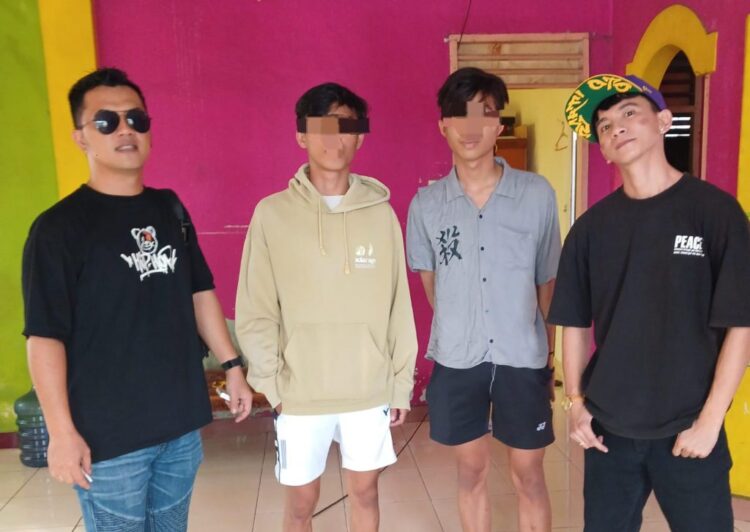 Dua pelajar berinisial RRK (17) dan RCVK (15) berhasil diamankan oleh Tim Alpha Rotr Resmob Polresta Manado pada Rabu (13/03/2024) sekitar pukul 16.00 WITA, sebagai terduga pelaku kekerasan terhadap anak.