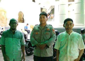 Polsek Wenang, Kamis dan Jumat, tanggal 14 Maret 2024 hingga 15 Maret 2024, menggelar kegiatan patroli intensif dalam rangka Bulan Suci Ramadhan 1445 H/Tahun 2024 di wilayah hukumnya. Mulai pukul 19.00 Wita hingga 05.30 Wita, petugas patroli menyisir sejumlah mesjid yang tersebar di Kecamatan Wenang.