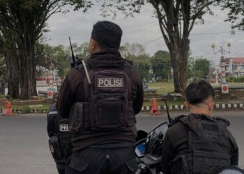 Rayon Gabungan Satuan Samapta Polresta Manado melaksanakan patroli berskala besar di area Lapangan Tikala, Manado. Kegiatan ini dilaksanakan sebagai respons atas informasi dan kekhawatiran masyarakat mengenai aktivitas balap liar yang sering terjadi terutama di akhir pekan, Jumat (15/3/2024).