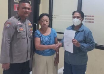 Aipda F. Elias, seorang Bhabinkamtibmas dari Polsek Tuminting, berhasil menyelesaikan kasus permasalahan pinjaman uang yang melibatkan seorang terlapor, Pr. JA, dan pelapor yang juga merupakan tantenya, Pr. OA. Kasus ini telah berlangsung sejak bulan Juli tahun 2023, Sabtu (16/3/2024).