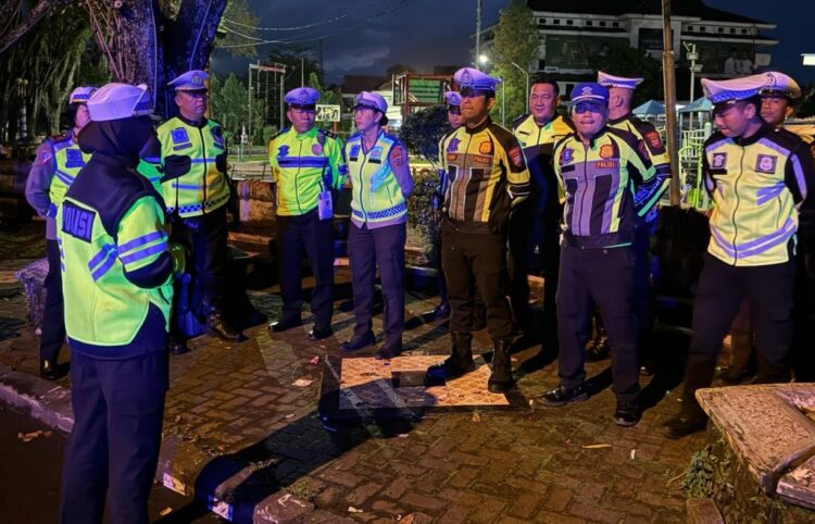 Satuan Lalu Lintas (Sat Lantas) Polresta Manado melakukan operasi penertiban balap liar di sekitar Lapangan Sparta Tikala. Kegiatan ini dilaksanakan mulai pukul 04.00 hingga 06.00 Wita dengan tujuan untuk menekan dan mencegah aktivitas balap liar yang mengganggu ketertiban dan keselamatan lalu lintas, Sabtu (16/3/2024).