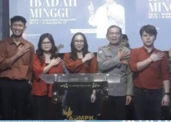 Wakasat Binmas AKP Nelson Tuju mengajak masyarakat untuk aktif berpartisipasi dalam menjaga keamanan dan ketertiban lingkungan sekitar. Dengan kegiatan yang diberi nama Minggu Kasih ini, diharapkan kesadaran masyarakat akan pentingnya menjaga ketertiban dan keamanan lingkungan semakin meningkat, Minggu (17/3/2024).