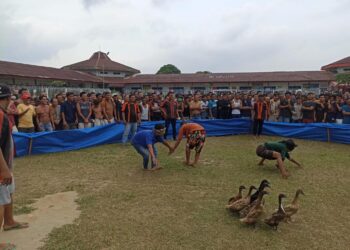 Lapas kelas IIA Pematangsiantar menyelenggarakan mini konser atau nge-jam oleh WBP yang ingin bernyanyi dan bermain musik, tidak cukup hanya sampai di situ saja Lapas mengadakan perlombaan Tangkap Bebek, dimana perlombaan ini di ikuti oleh 45 orang WBP.
