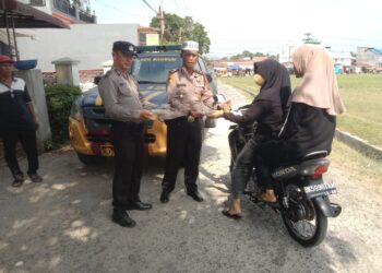 Kegiatan berbagi takjil yang dilakukan Kapolsek dan Personel polsek Bangun sendiri digelar di jalan Asahan Kilometer 17 jurusan Siantar - Perdagangan,nagori Bangun kecamatan Gunung Malela kabupaten Simalungun yakni di depan Mapolsek Bangun.