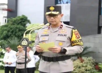Wakapolda Sumsel, Brigjen Pol M Zulkarnain S.IK M Si kepada para personel jajaran Polda Sumsel saat memimpin Upacara Bendera bulan Maret di halaman depan Gedung Presisi Mapolda Sumsel, Senin (18/3/2024).