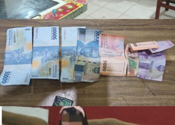 Kapolsek Tanah Jawa KOMPOL Manson Nainggolan SH, MSi beserta Unit Opsnal Polsek Tanah Jawa menggerebek lapak judi gelanggang permainan (gelper) elektronik di warung kopi Marga Saragi yang berada di nagori Jawa Tongah Kecamatan Tanah Jawa, Kabupaten Simalungun. Sebanyak 1 orang diduga bandar judi dan 1 meja judi Gelper diamankan ke Polres Simalungun.