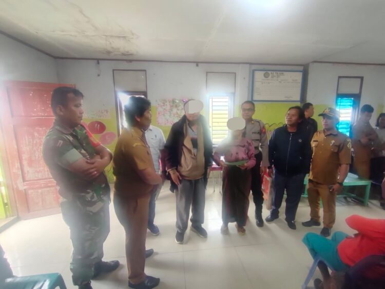 Kegiatan mediasi yang dilaksanakan di Kantor Desa Hariarapintu Kecamatan Harian Kabupaten Samosir, AKP Efendi Abas sebagai Kapolsek Harian berhasil memimpin proses mediasi untuk menyelesaikan masalah pengrusakan jalan menuju lokasi pertanian